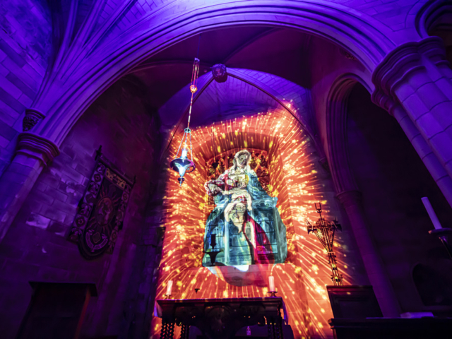 Luxmuralis Angels Southwark Cathedral 2025 son et lumiere cathedral light show light and sound projection art light art epic art london _13smv