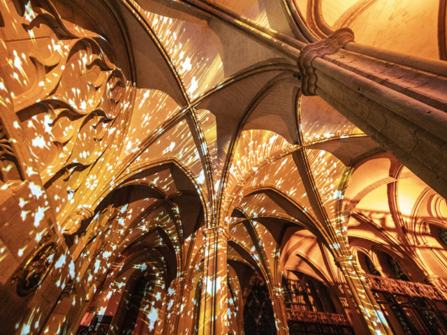 Luxmuralis Angels Southwark Cathedral 2025 son et lumiere cathedral light show light and sound projection art light art epic art london _4smv