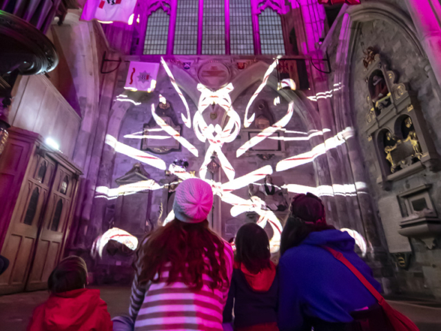 Luxmuralis Angels Southwark Cathedral night 2 2025 son et lumiere cathedral light show light and sound projection art light art epic art london _1