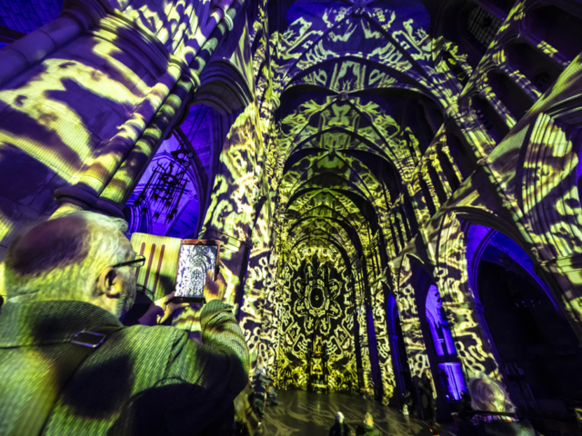 Luxmuralis Angels Southwark Cathedral night 2 2025 son et lumiere cathedral light show light and sound projection art light art epic art london _12